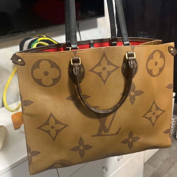 Louis Vuitton  On The Go MM - Picture 2 of 6